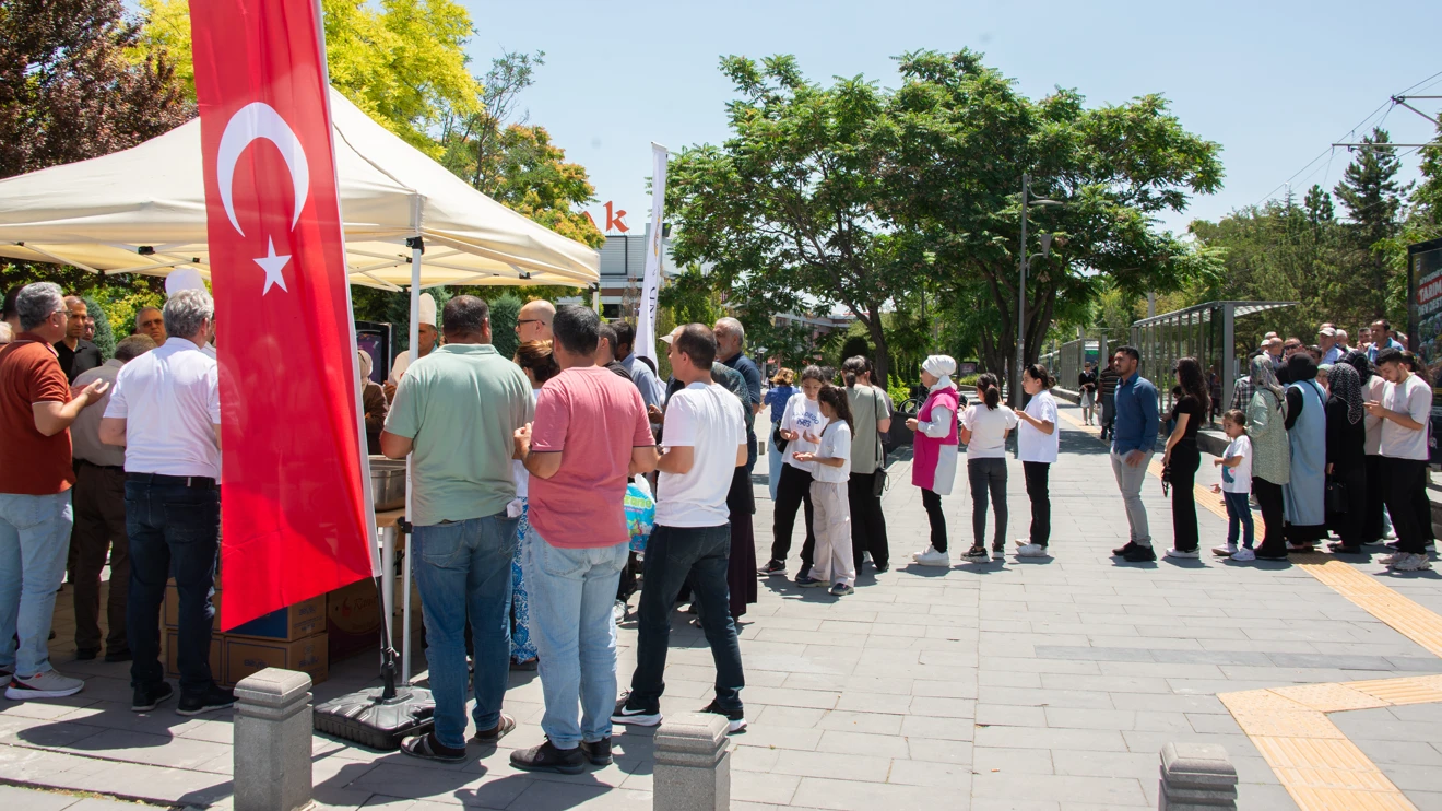 Selçuk Üniversitesinde aşure ikramı